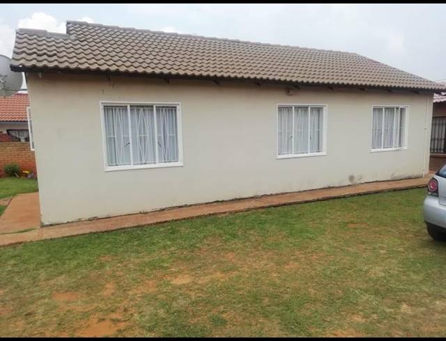 2 BEDROOM PROPERTY TO RENT IN LENASIA SOUTH EXT 4
